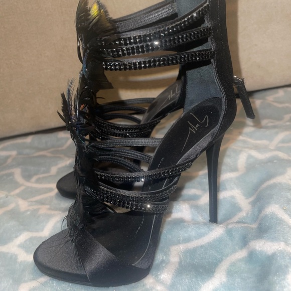 💋 Gorgeous peacock feathered Giuseppe Zanotti heels! - Picture 3 of 4